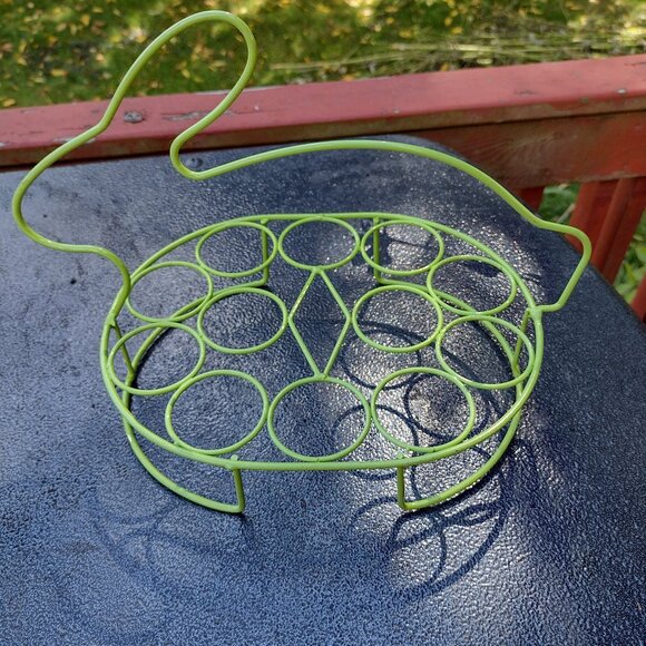 Vintage Metal Coated Green Easter Bunny Shaped Wire Egg Holder - Picture 1 of 3